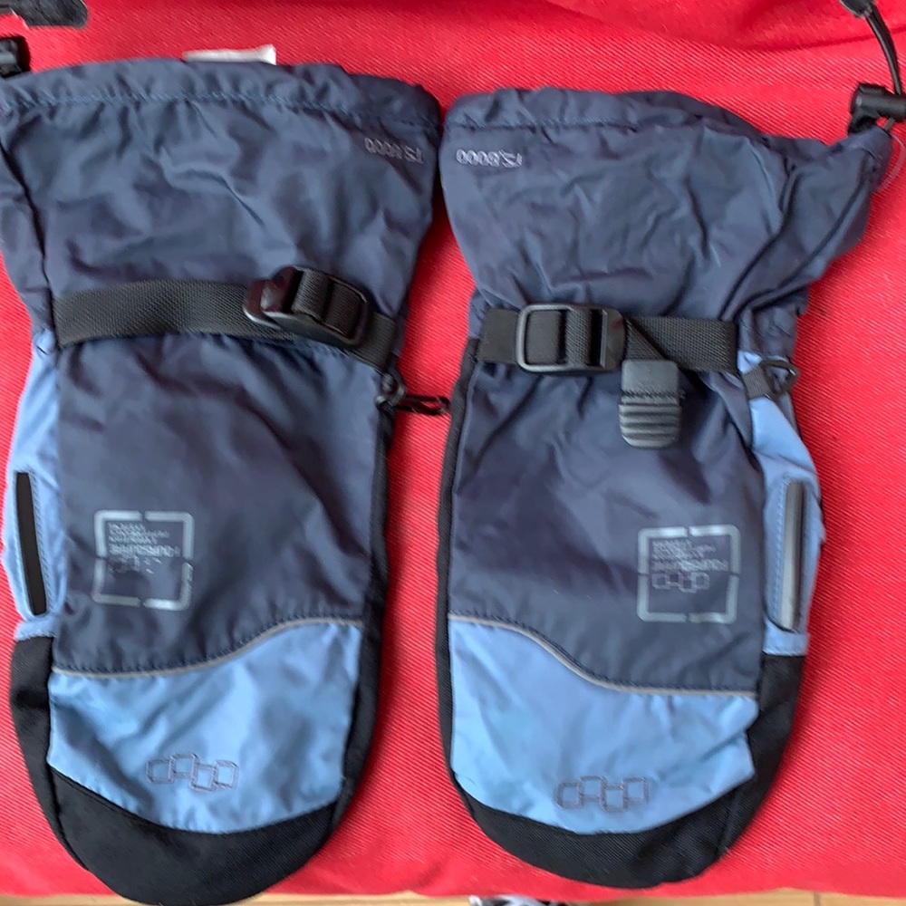 NEW. Four Square snowboard gloves/mittens